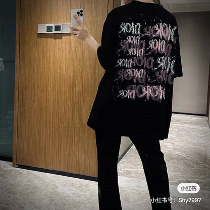 Camiseta Dior con logo graffiti en negro