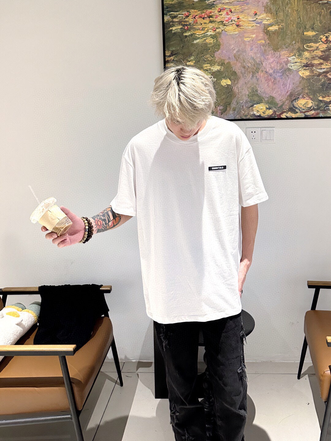 Camiseta con el logo de Fear of God Essentials