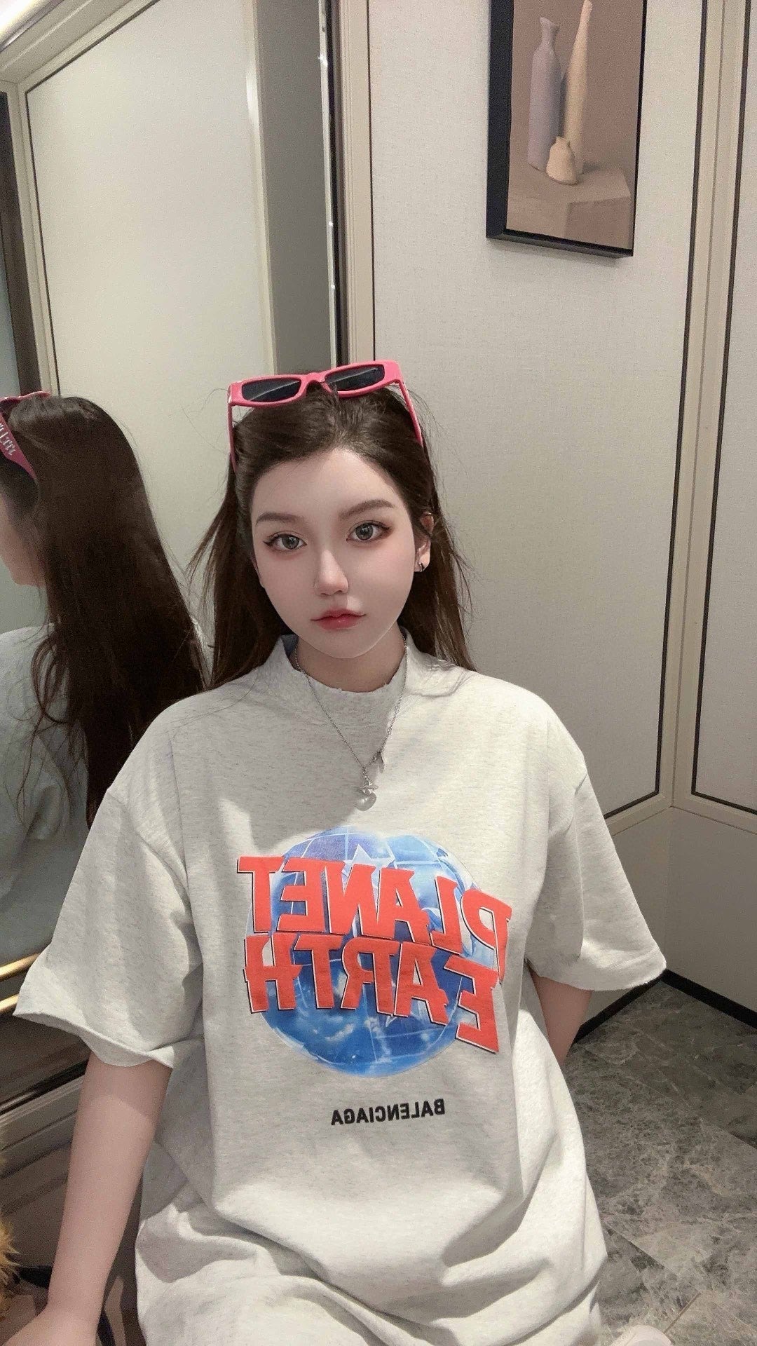 Camiseta Balenciaga Planeta Tierra (Blanca)