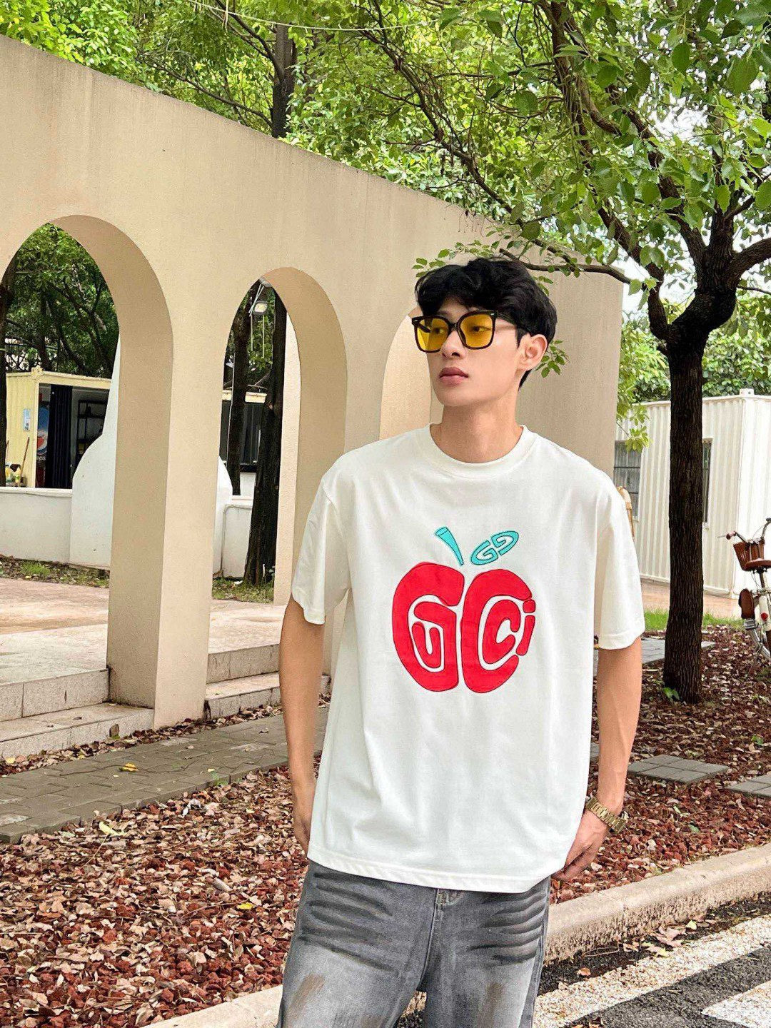 Camiseta Gucci con logo de manzana (blanca)
