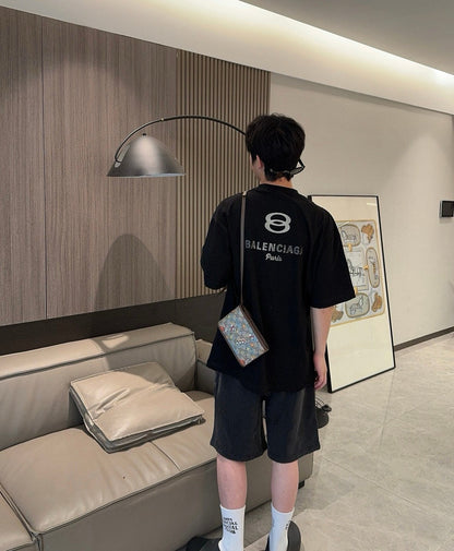Camiseta Balenciaga Oversized '8' Logo (Negra)
