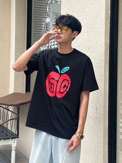 Camiseta Gucci con logo de manzana (negra)