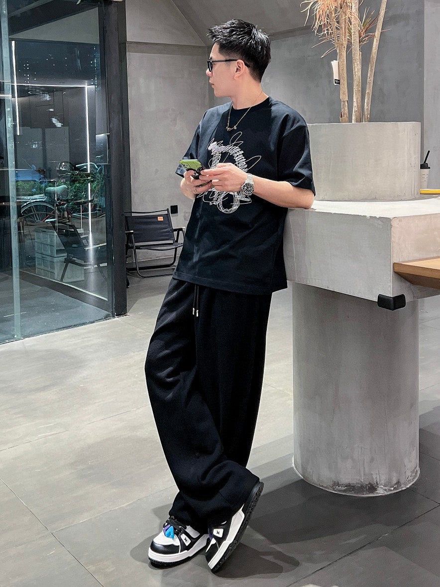 Camiseta Dior con diseño de garabatos