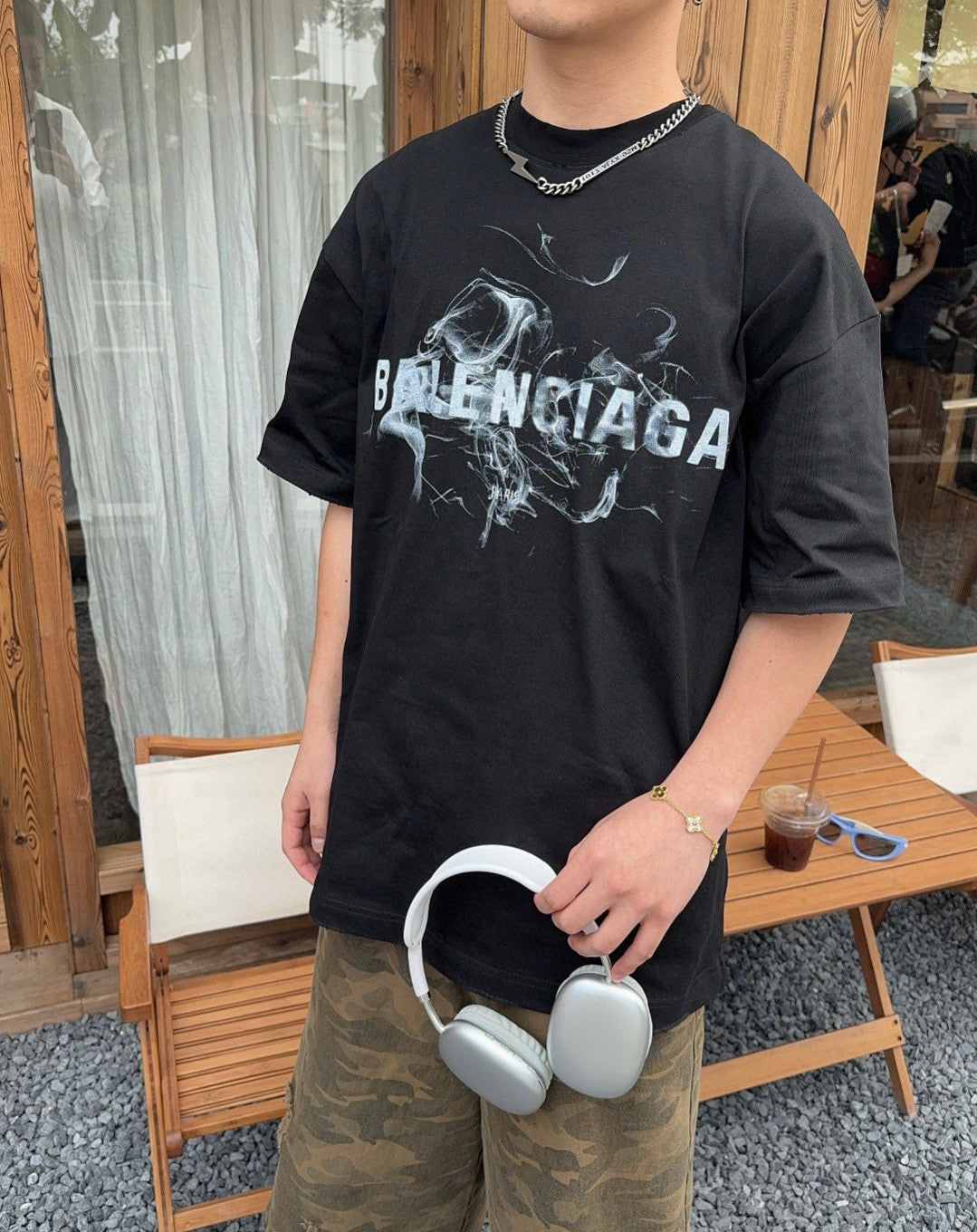 Camiseta Balenciaga con logo estampado ahumado (negra)