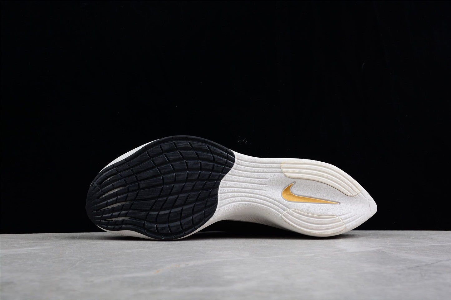 Zoom - Vaporfly Ne - T% 2 And White - Black Unisex Streetwear Limited Edition - ### Nike ZoomX Vaporfly NEXT% 2 The Nike ZoomX Vaporfly NEXT% 2 is designed for