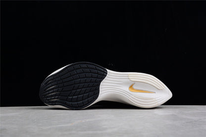 Zoom - Vaporfly Ne - T% 2 And White - Black Unisex Streetwear Limited Edition - ### Nike ZoomX Vaporfly NEXT% 2 The Nike ZoomX Vaporfly NEXT% 2 is designed for