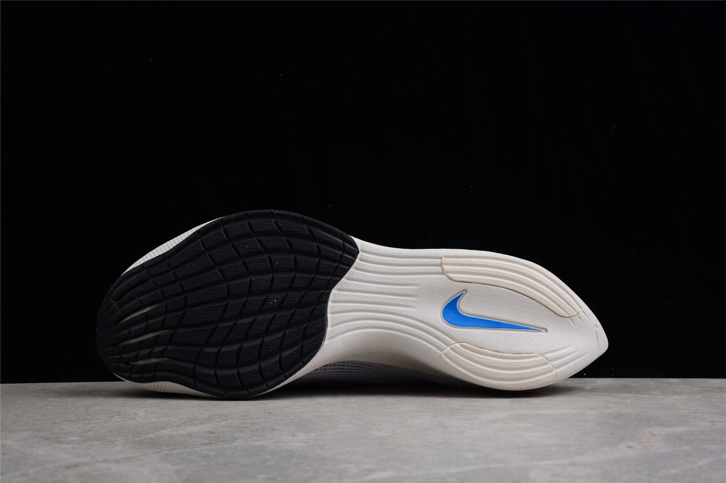 Zoom - Vaporfly Ne - T% 2 And Blue - White Unisex Streetwear Limited Edition - ### Nike ZoomX Vaporfly NEXT% 2 The Nike ZoomX Vaporfly NEXT% 2 is crafted for