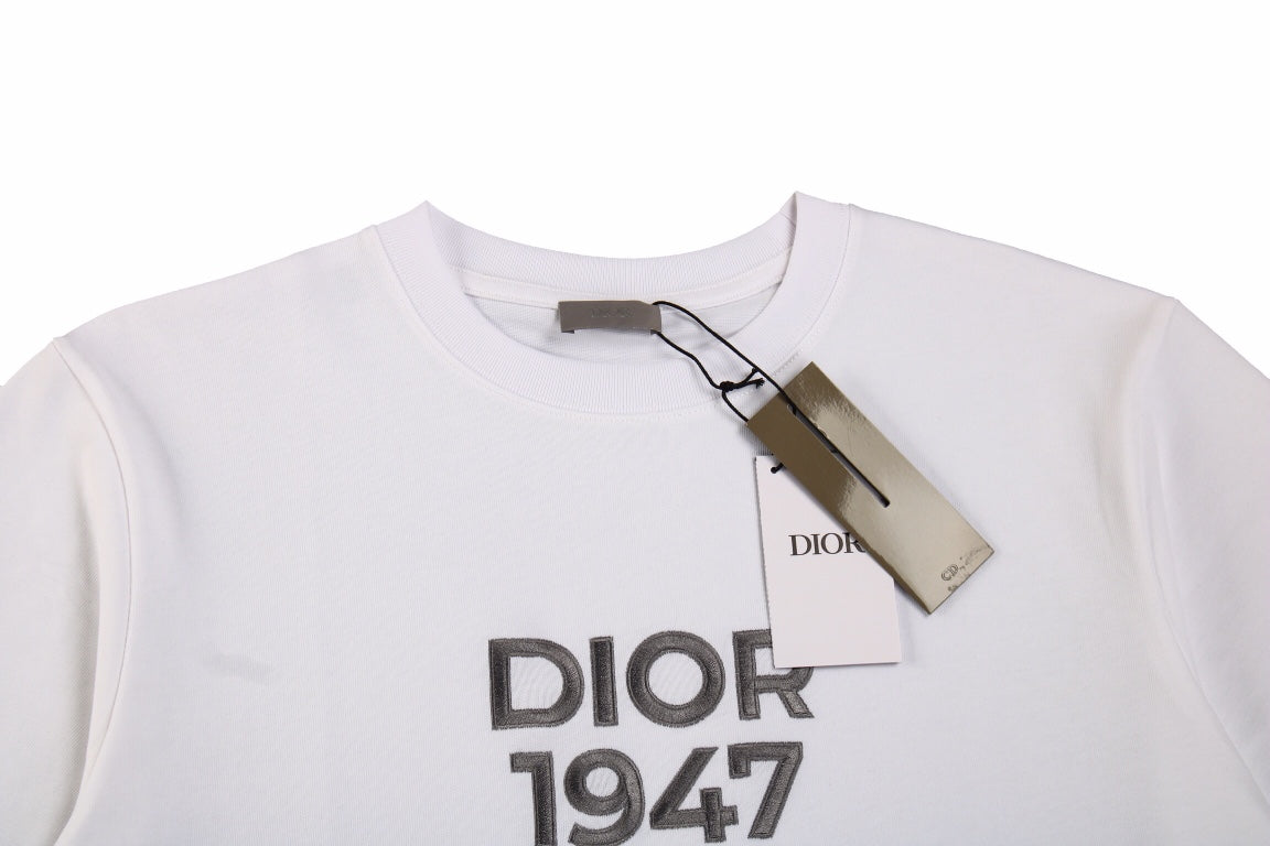 Dior 1947 T-shirt - - White Unisex Streetwear Limited Edition - <span>This Dior t-shirt in white showcases the iconic 'DIOR 1947' text on the front. The