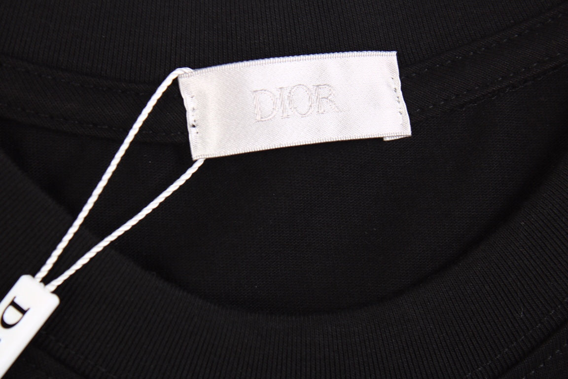 Dior T-shirt With Artistic Logo Design - Black Unisex Streetwear Limited Edition - <p dir='ltr'><span>This Dior t-shirt features an artistic logo design. It is black with white