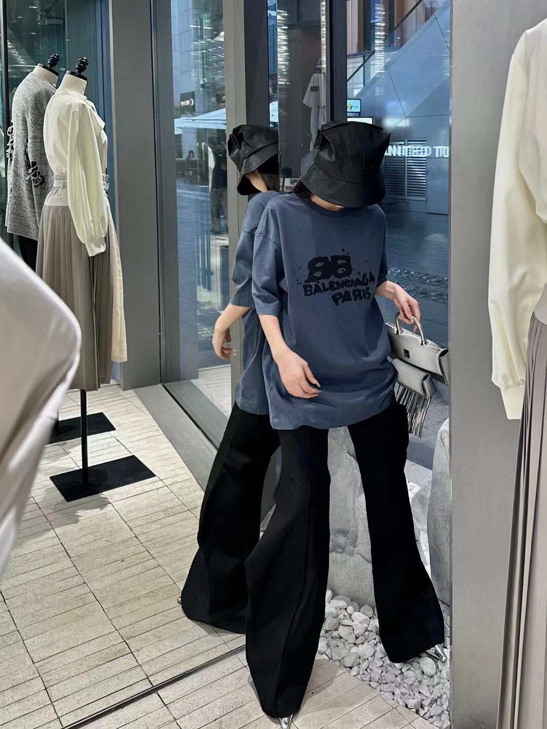 Camiseta Balenciaga con estampado de París