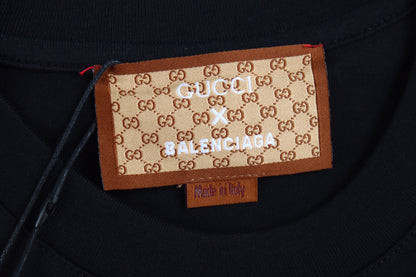 Camiseta negra GUCCI x BALENCIAGA con logo floral