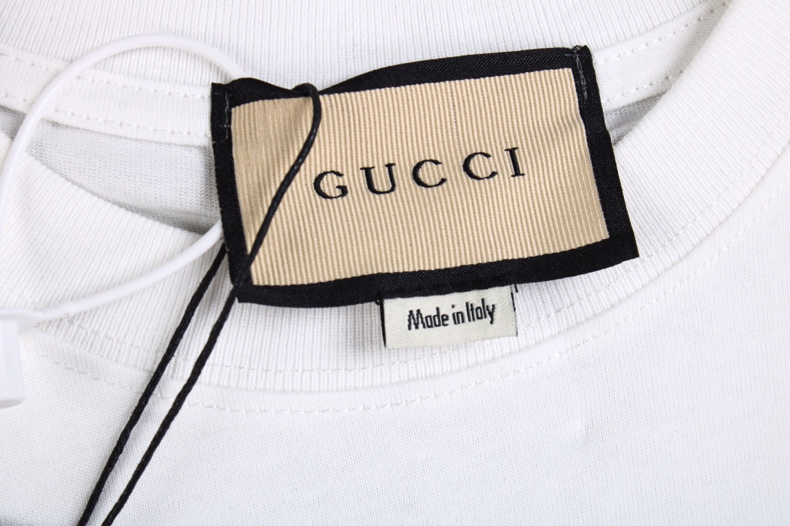 Camiseta con logo gráfico de Gucci