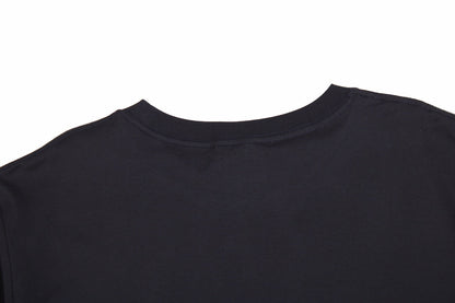 Camiseta Dior con logo minimalista