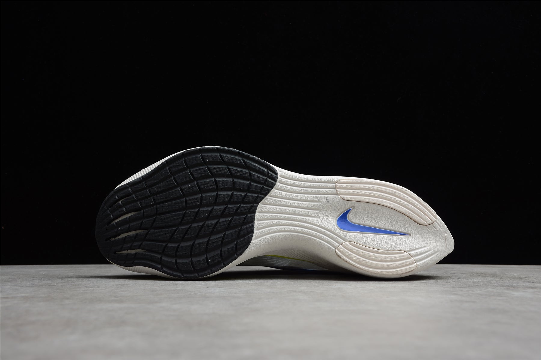 Zoom - Vaporfly Ne - T% 2 White blue And Yellow Unisex Streetwear Limited Edition - ### Nike ZoomX Vaporfly NEXT% 2 The Nike ZoomX Vaporfly NEXT% 2 is a top-of-the-line