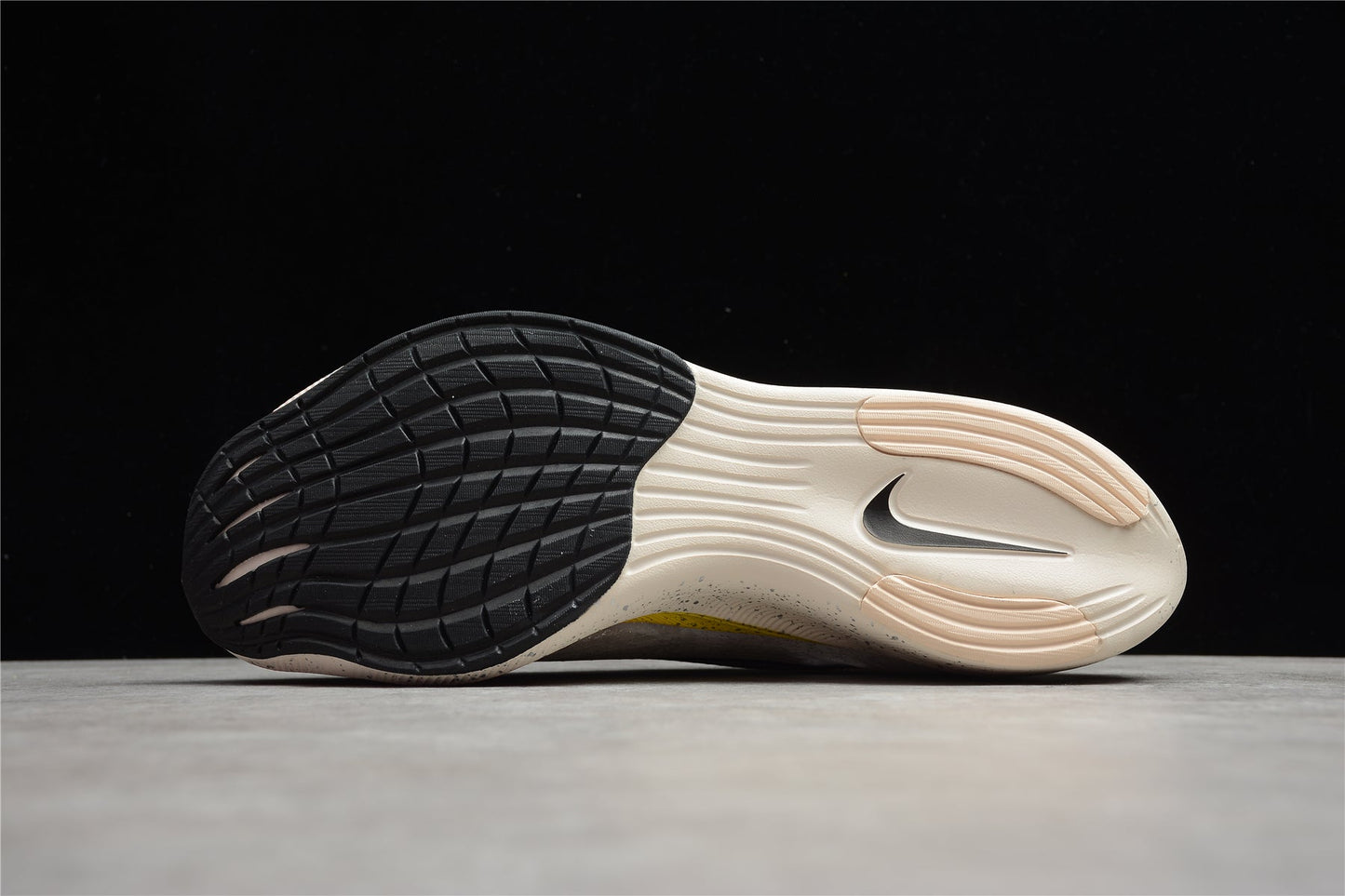 Zoom - Vaporfly Ne - T% 2 White And - Black Unisex Streetwear Limited Edition - ### Nike ZoomX Vaporfly NEXT% 2 The Nike ZoomX Vaporfly NEXT% 2 is designed for