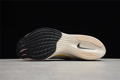 Zoom - Vaporfly Ne - T% 2 White And - Black Unisex Streetwear Limited Edition - ### Nike ZoomX Vaporfly NEXT% 2 The Nike ZoomX Vaporfly NEXT% 2 is designed for