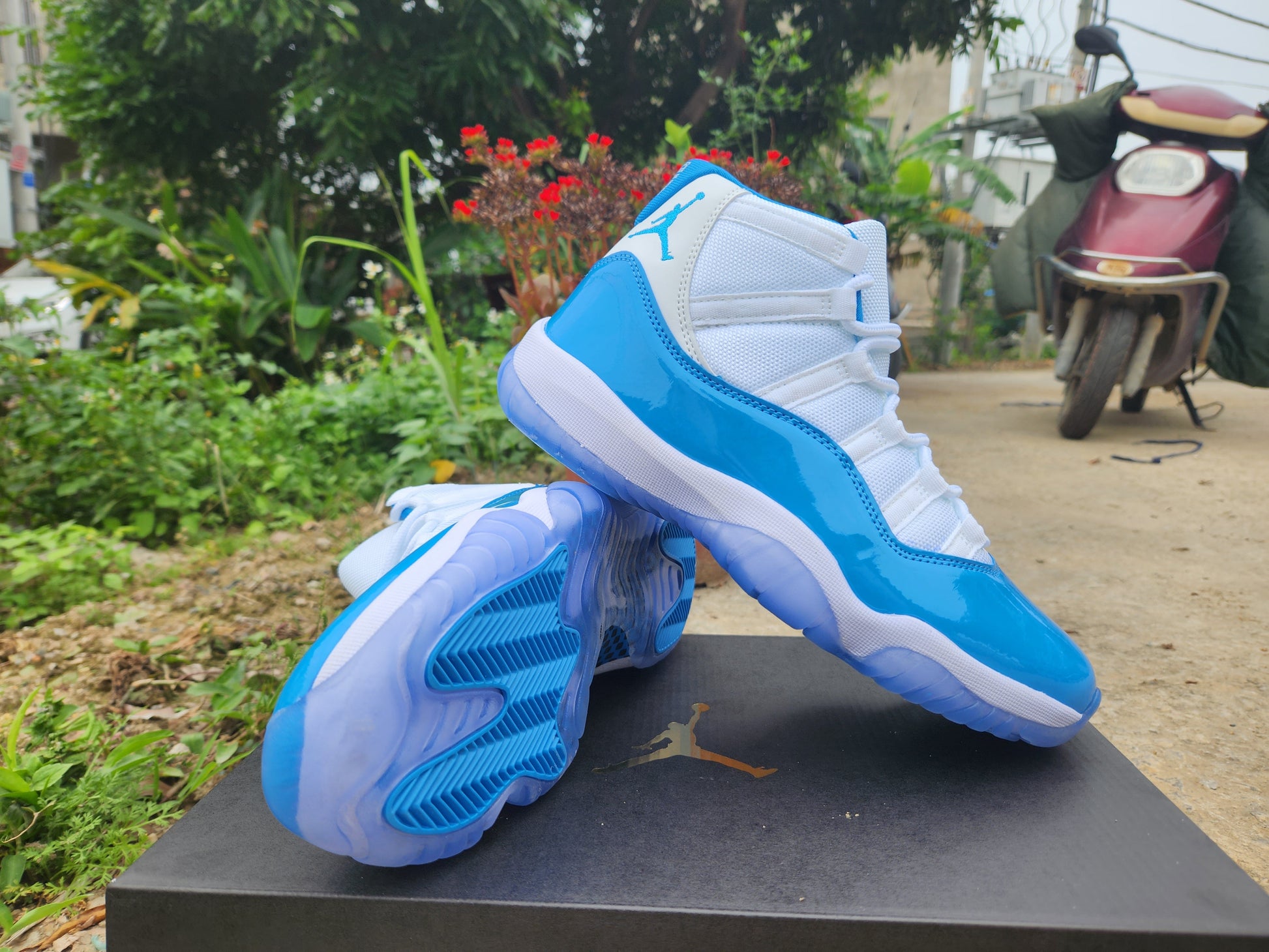 JORDAN 11 'white Jade' Unisex Streetwear Limited Edition - The Air Jordan 11 'White Jade' is a refined and elegant rendition of one of