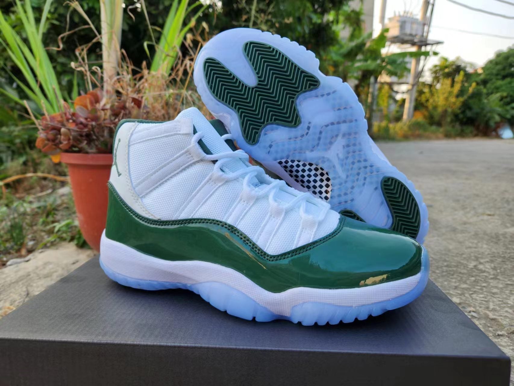 JORDAN 11 Green And - White Unisex Streetwear Limited Edition - The Air Jordan 11 in White and Midnight Green is a sophisticated take on one