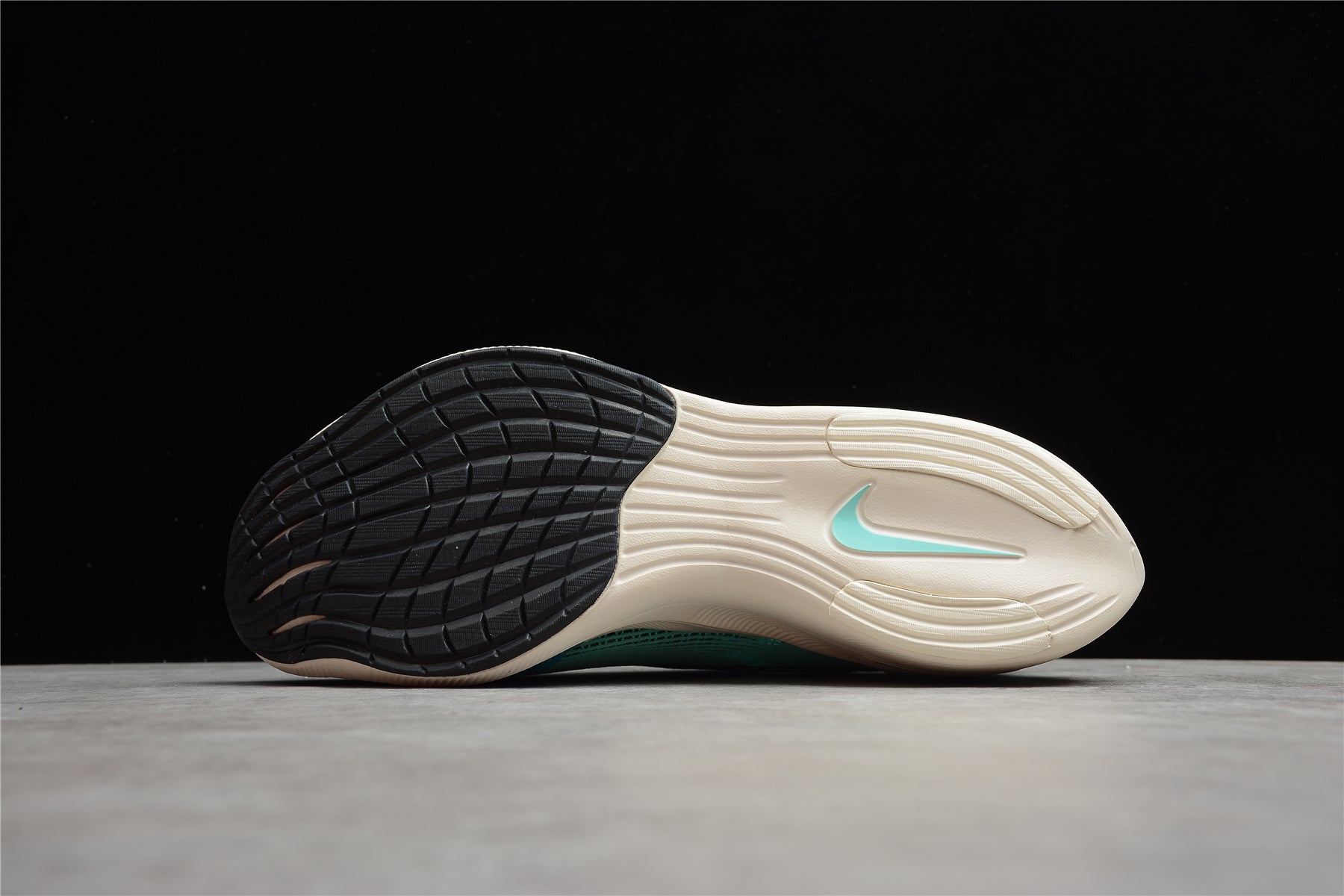 Zoom - Vaporfly Ne - T% 2 Turquoise And - White Unisex Streetwear Limited Edition - ### Nike ZoomX Vaporfly NEXT% 2 The Nike ZoomX Vaporfly NEXT% 2 is designed for