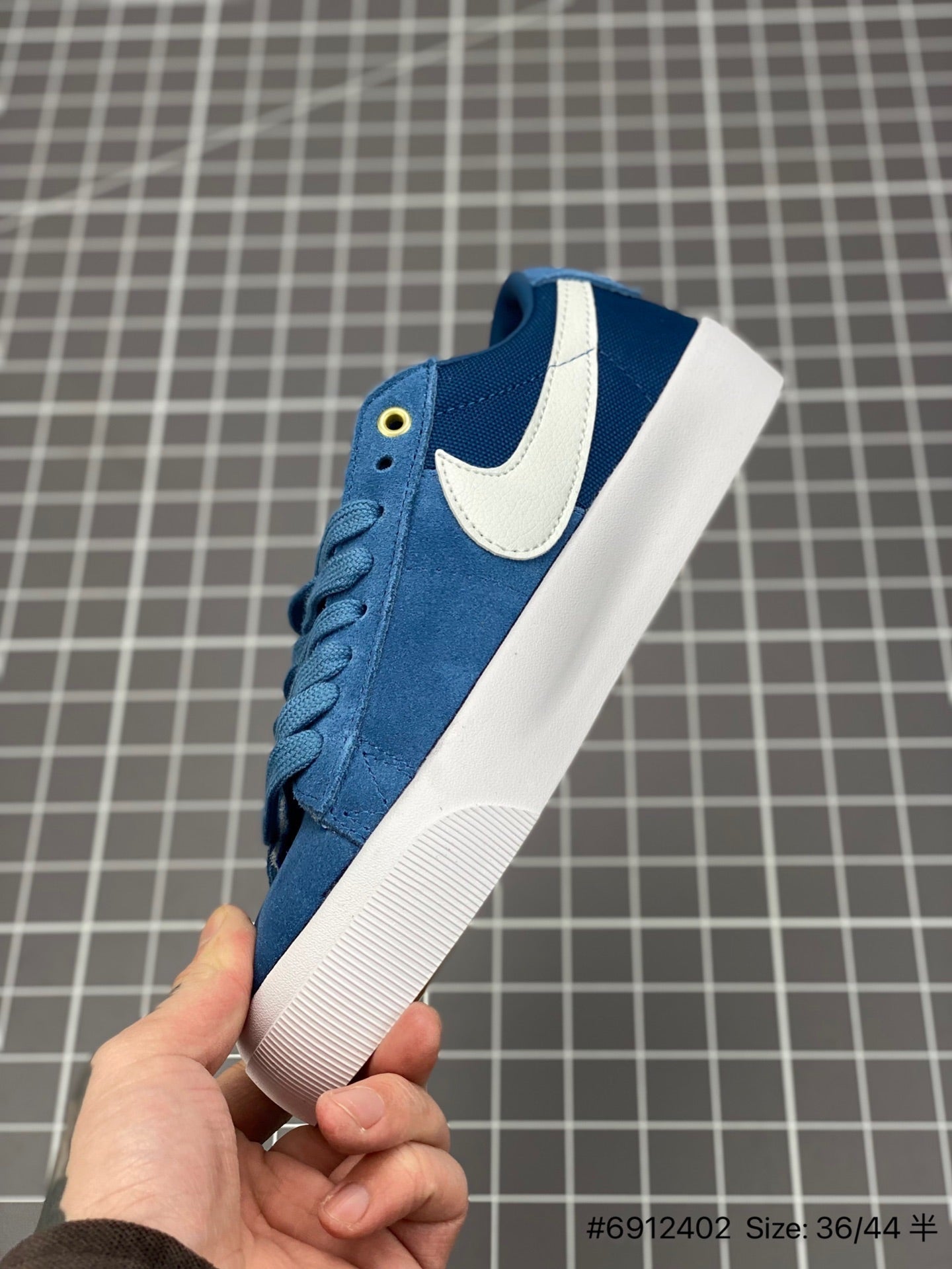 Nike Blazer Low'1977 Sb Gt - White Unisex Streetwear Limited Edition - The Nike Blazer Low '1977 SB GT in Blue and White is a versatile sneaker