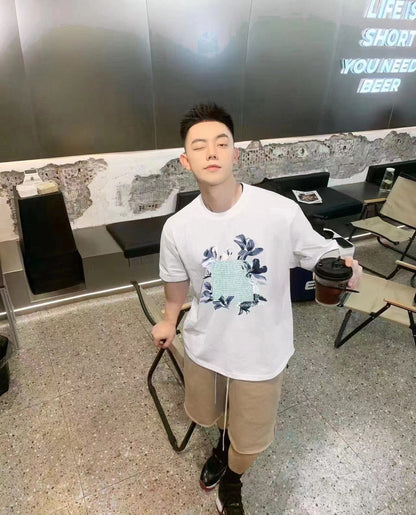 Camiseta Dior con diseño gráfico floral