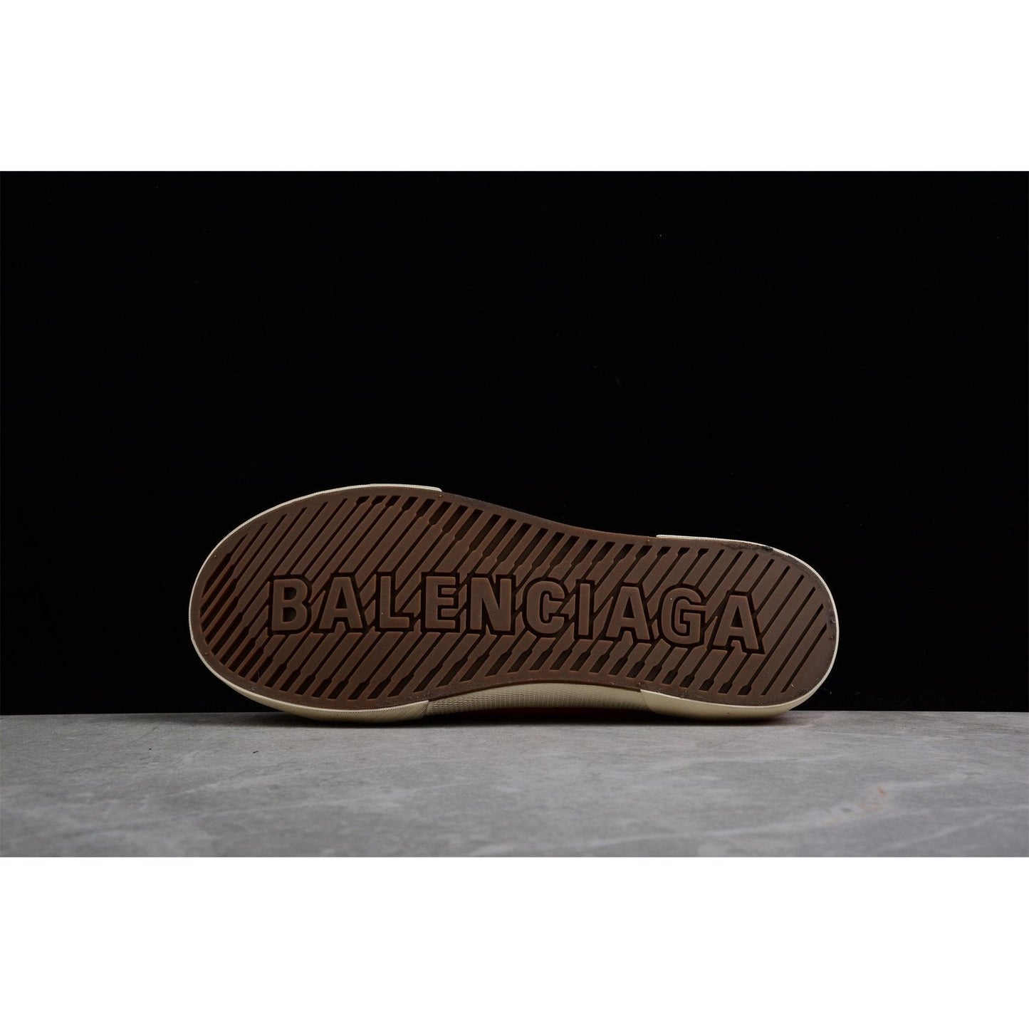 BALENCIAGA Paris Mid Vulc Destr - Sneakers - Red Unisex Streetwear Limited Edition - Introducing the BALENCIAGA Paris Mid Vulc Destr x Red, a striking fusion of bold design