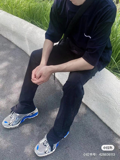 CAMISETA MINIMALISTA NEGRA DE BALENCIAGA