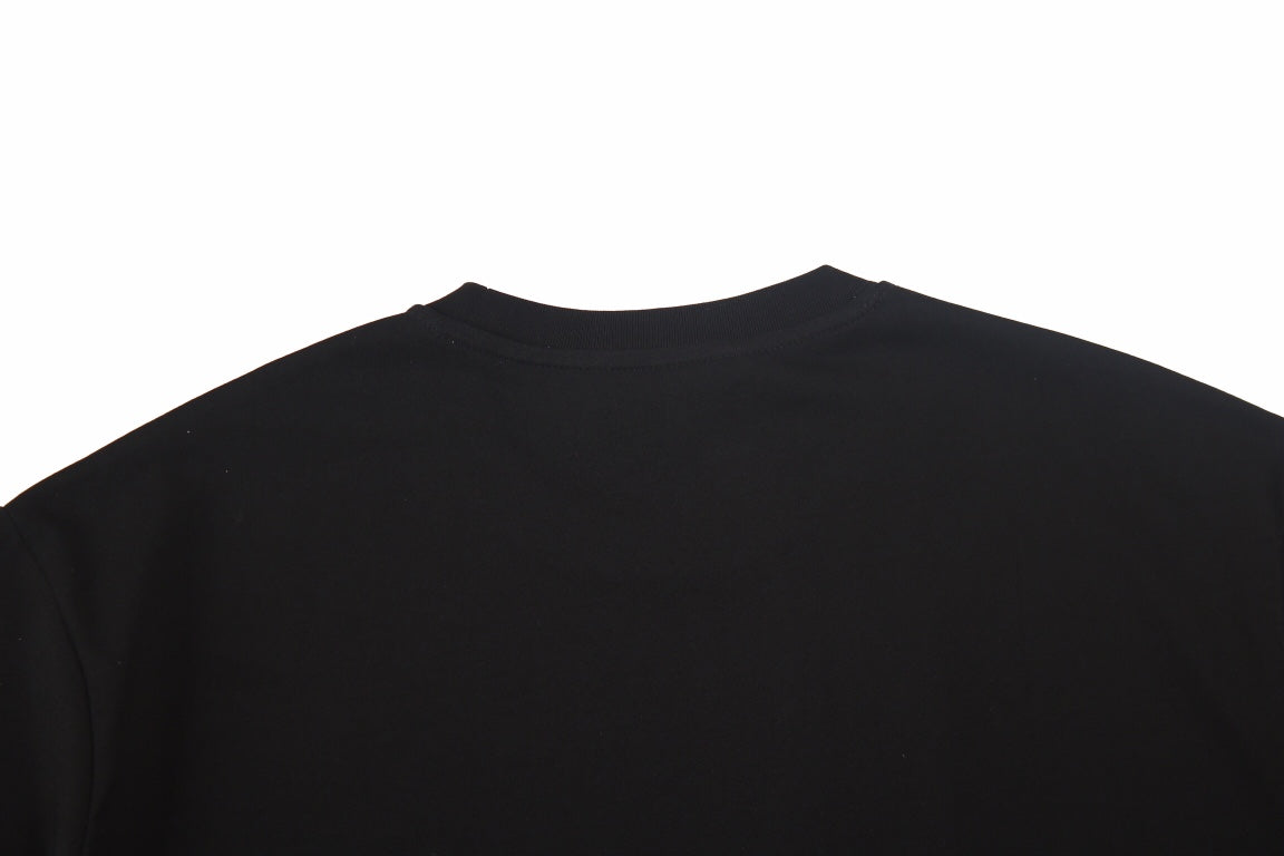 Gucci Rainbow Lightning T-shirt (black) Unisex Streetwear Limited Edition - <span>Vibrant black t-shirt featuring a bold, rainbow-colored Gucci logo with lightning bolt accents. Crafted from