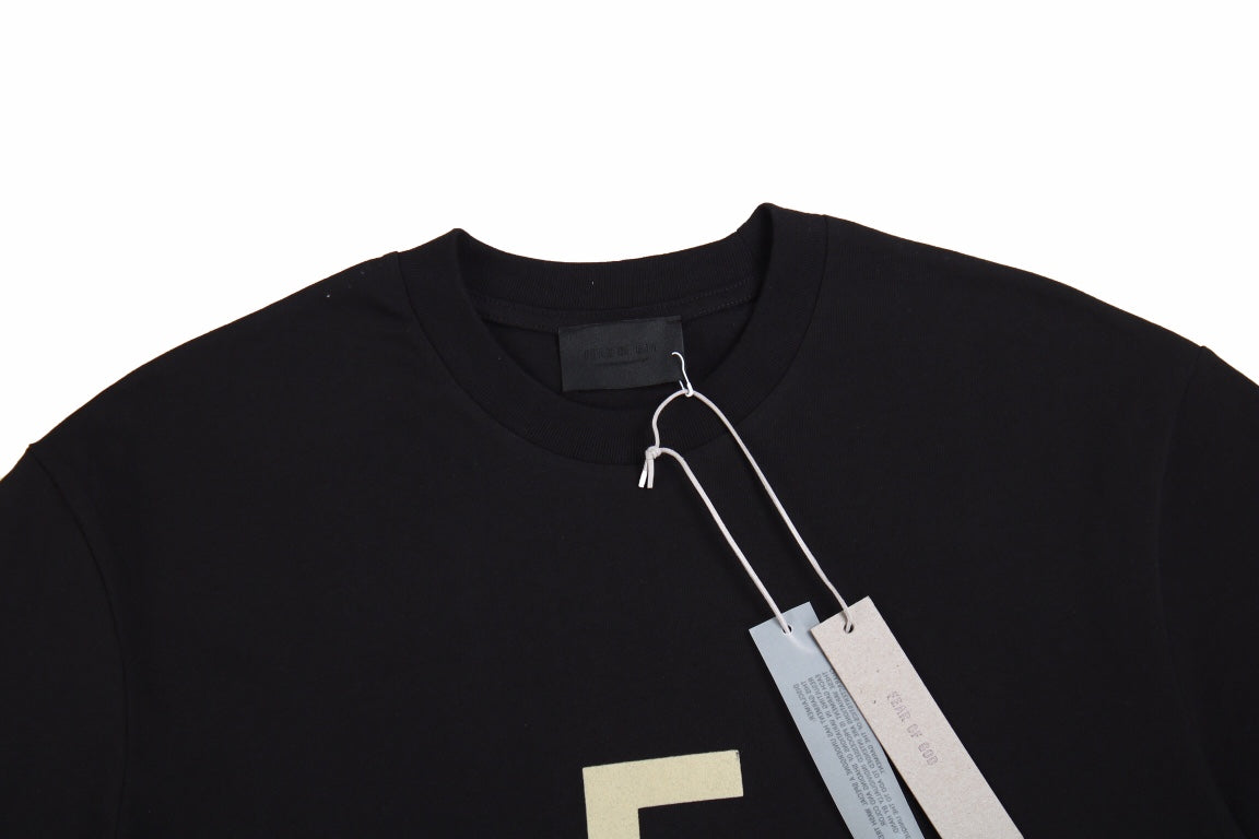 Camiseta Fear of God con la letra F (Negra)