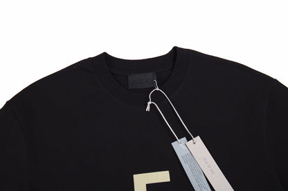 Camiseta Fear of God con la letra F (Negra)