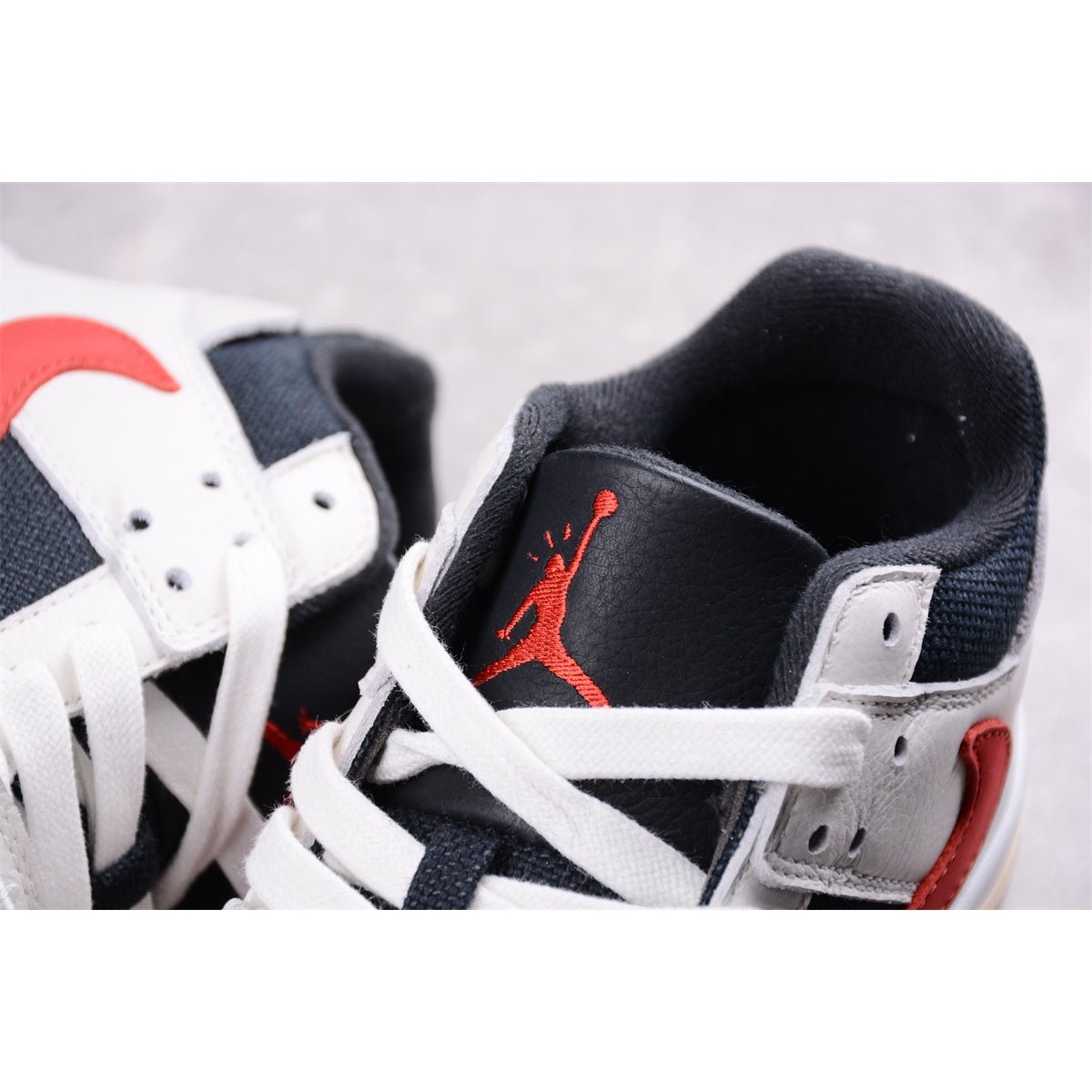 JORDAN Jumpman Jack Tr - University - Red Unisex Streetwear Limited Edition - Step into the spotlight with the Jordan Jumpman Jack TR x University Red, a dynamic