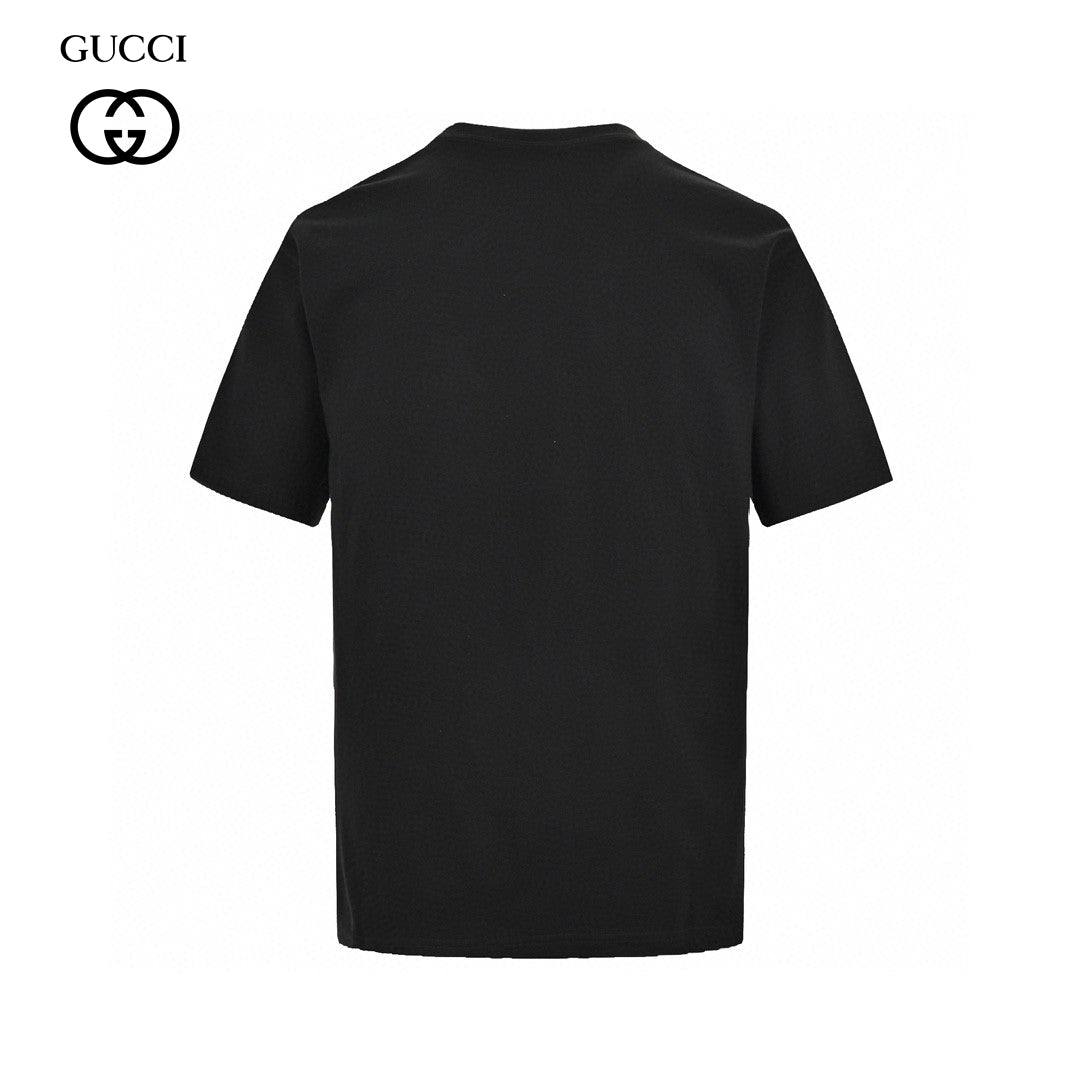 Gucci Interlocking Gg T-shirt - Black Unisex Streetwear Limited Edition - This Gucci t-shirt features a minimalist design with the interlocking GG logo in green and