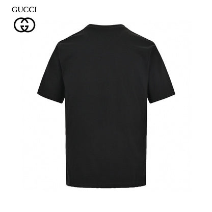 Gucci Interlocking Gg T-shirt - Black Unisex Streetwear Limited Edition - This Gucci t-shirt features a minimalist design with the interlocking GG logo in green and