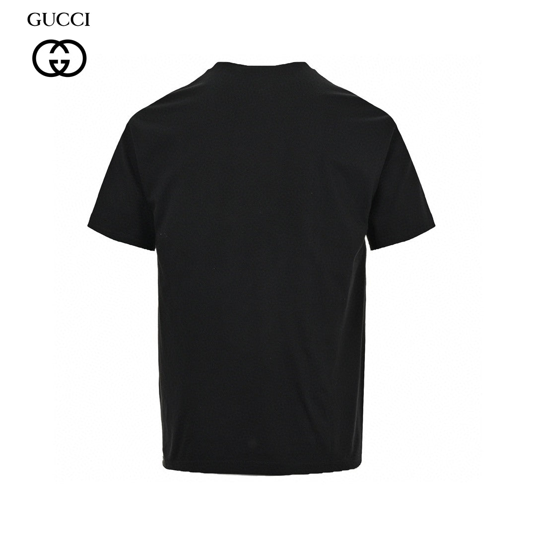 Gucci Dragon Graphic T-shirt (black) Unisex Streetwear Limited Edition - This black Gucci T-shirt features a striking dragon graphic, making it a standout piece in