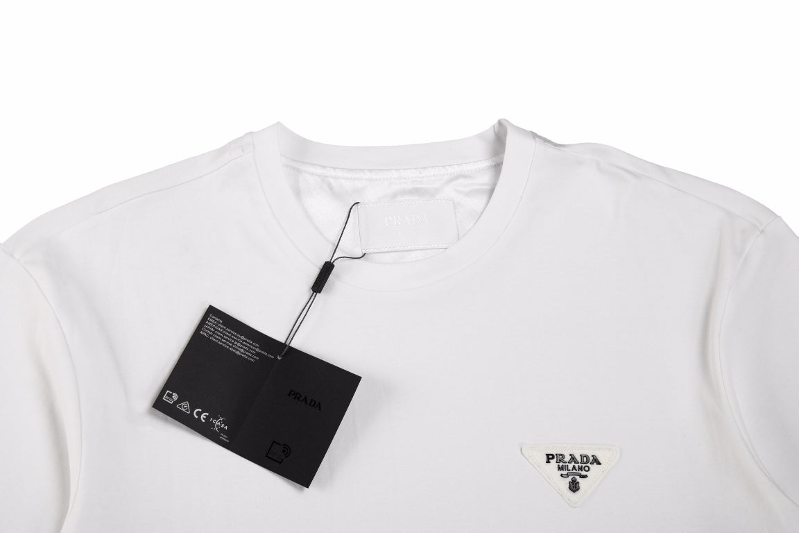 Prada Logo T-shirt (white) Unisex Streetwear Limited Edition - <span>Classic white t-shirt featuring a subtle Prada logo on the chest. Made from premium cotton,