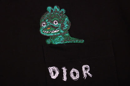 Dior Embroidered Lizard T-shirt - - Black Unisex Streetwear Limited Edition - <span>This Dior t-shirt in black features a unique embroidered lizard design above the pocket, with