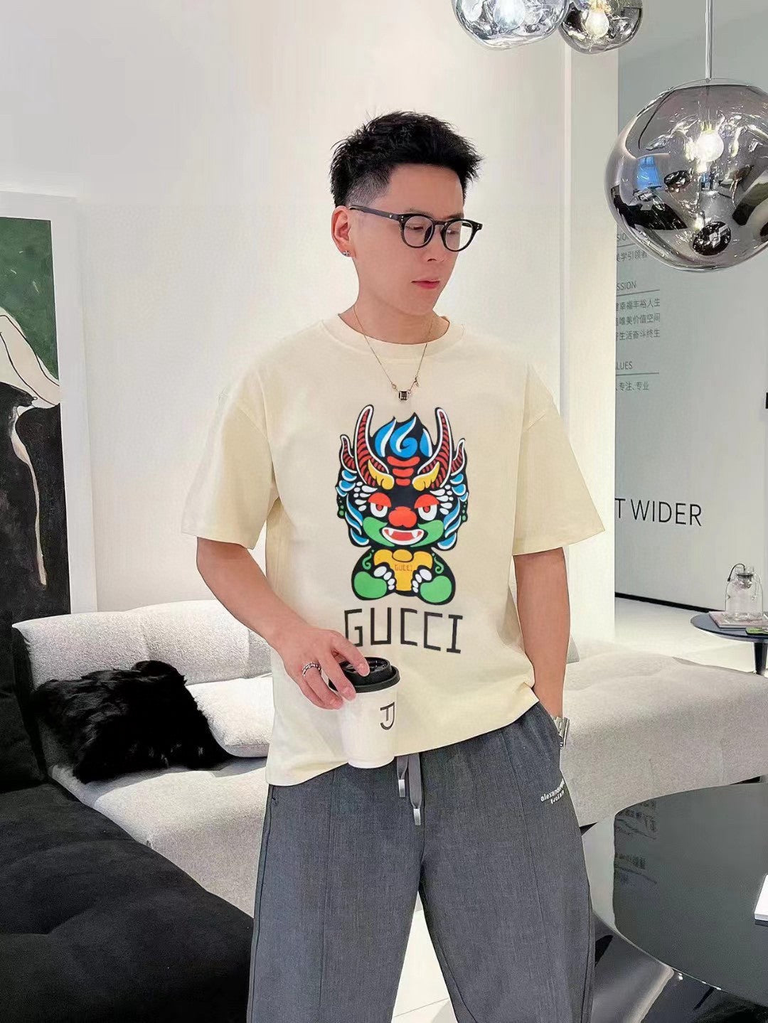 Gucci Dragon Graphic T-shirt - Red Unisex Streetwear Limited Edition - <span>This Gucci t-shirt features a vibrant dragon graphic on the front. The colorful design includes