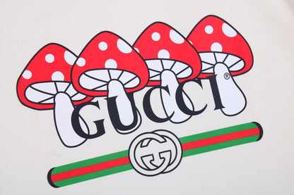 Camiseta Gucci con estampado de setas