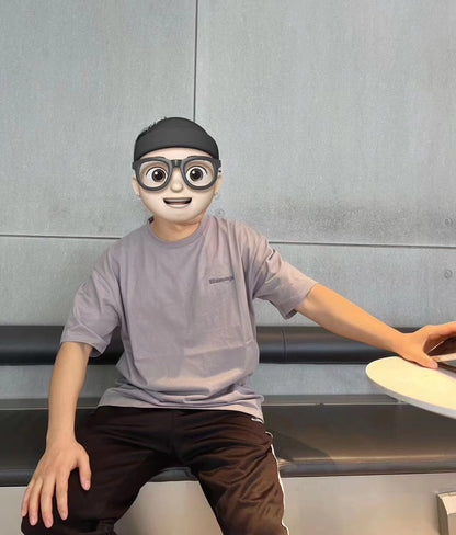 CAMISETA MINIMALISTA GRIS DE BALENCIAGA