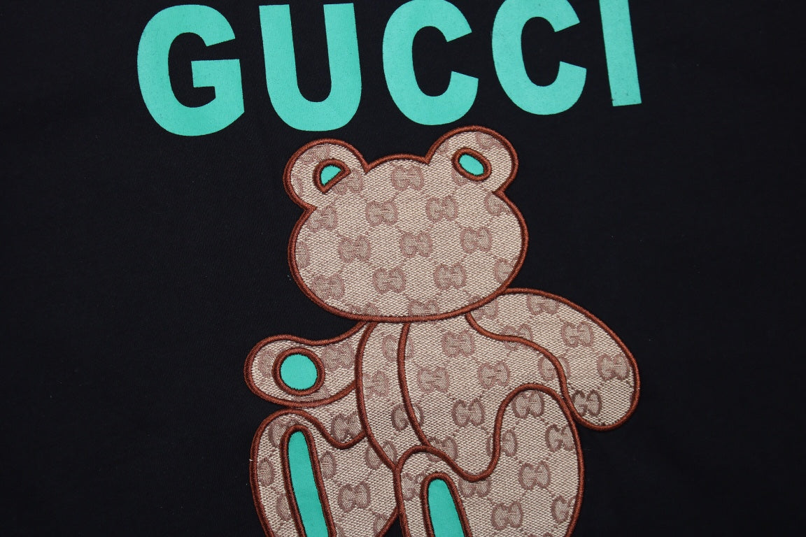 Gucci Teddy Bear Print T-shirt - - Black Unisex Streetwear Limited Edition - <span>This Gucci t-shirt in black features a playful teddy bear print with the signature GG