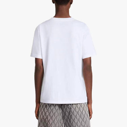 Camiseta Dior con logotipo minimalista (blanca)