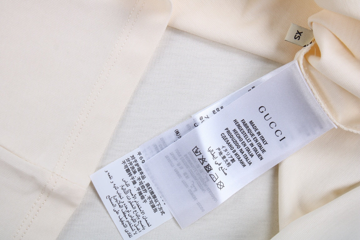 Camiseta Gucci con estampado de setas