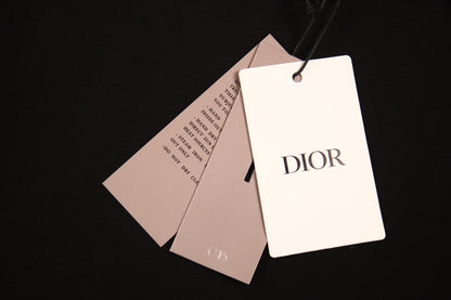 Dior Embroidered Lizard T-shirt - - Black Unisex Streetwear Limited Edition - <span>This Dior t-shirt in black features a unique embroidered lizard design above the pocket, with