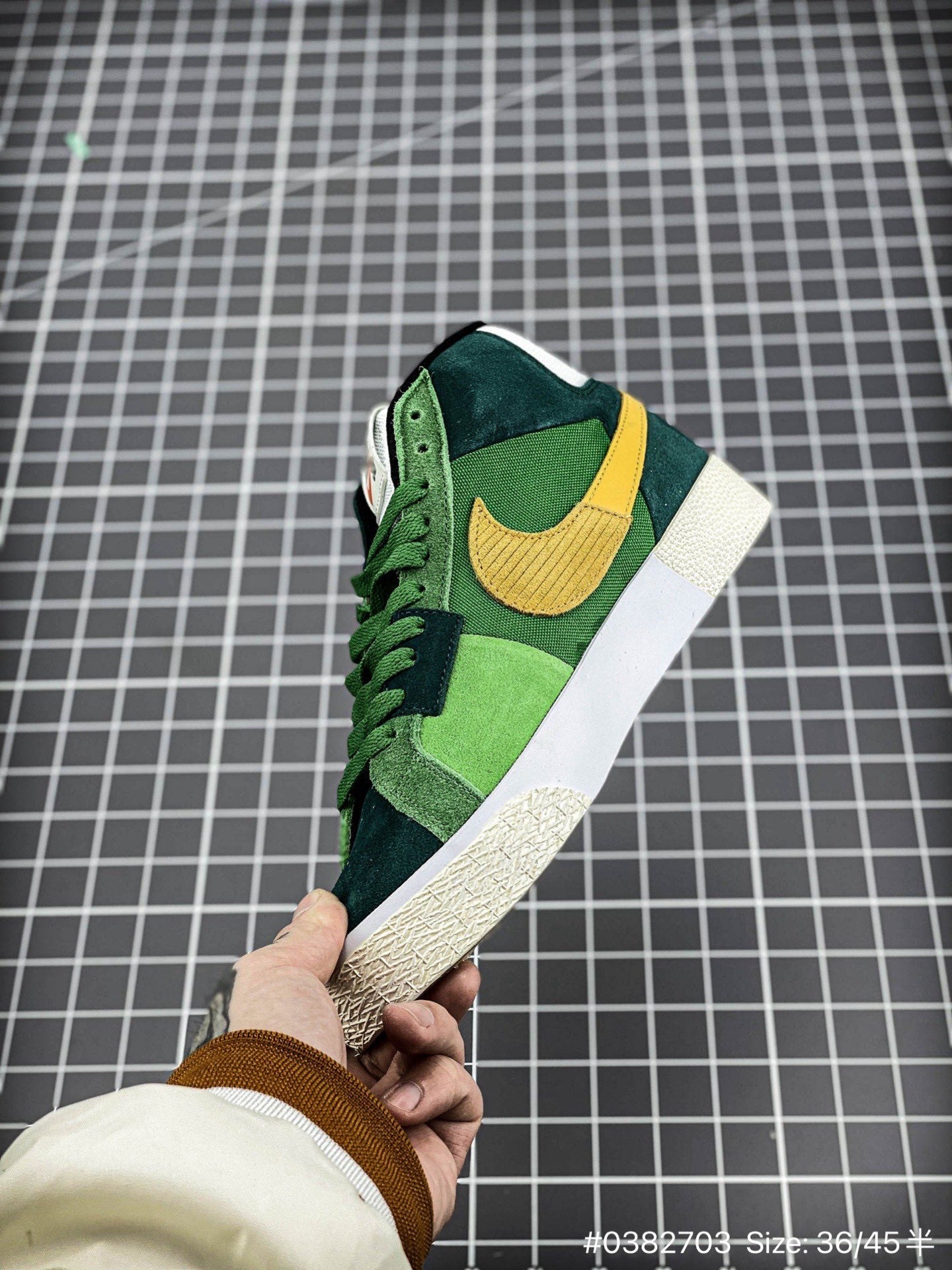 Nike Sb Blazer Mid mosaic - Red Unisex Streetwear Limited Edition - The Nike Blazer Mid PRM 'Blue Mosaic' brings a fresh, artistic twist to the iconic
