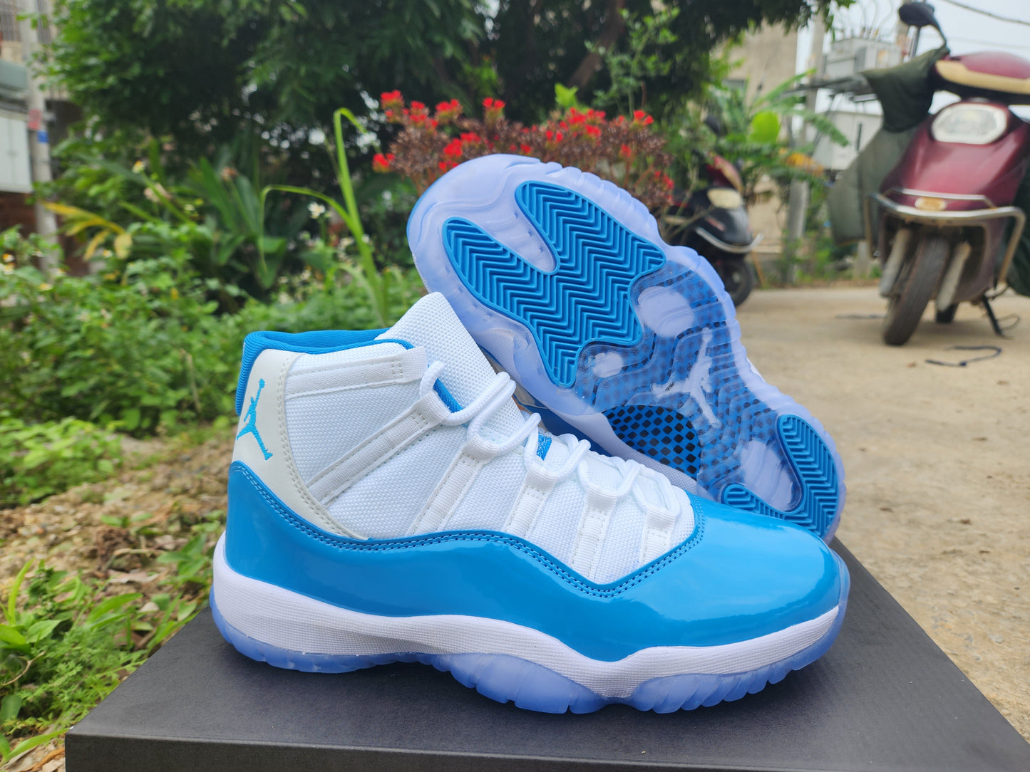 JORDAN 11 'white Jade' Unisex Streetwear Limited Edition - The Air Jordan 11 'White Jade' is a refined and elegant rendition of one of