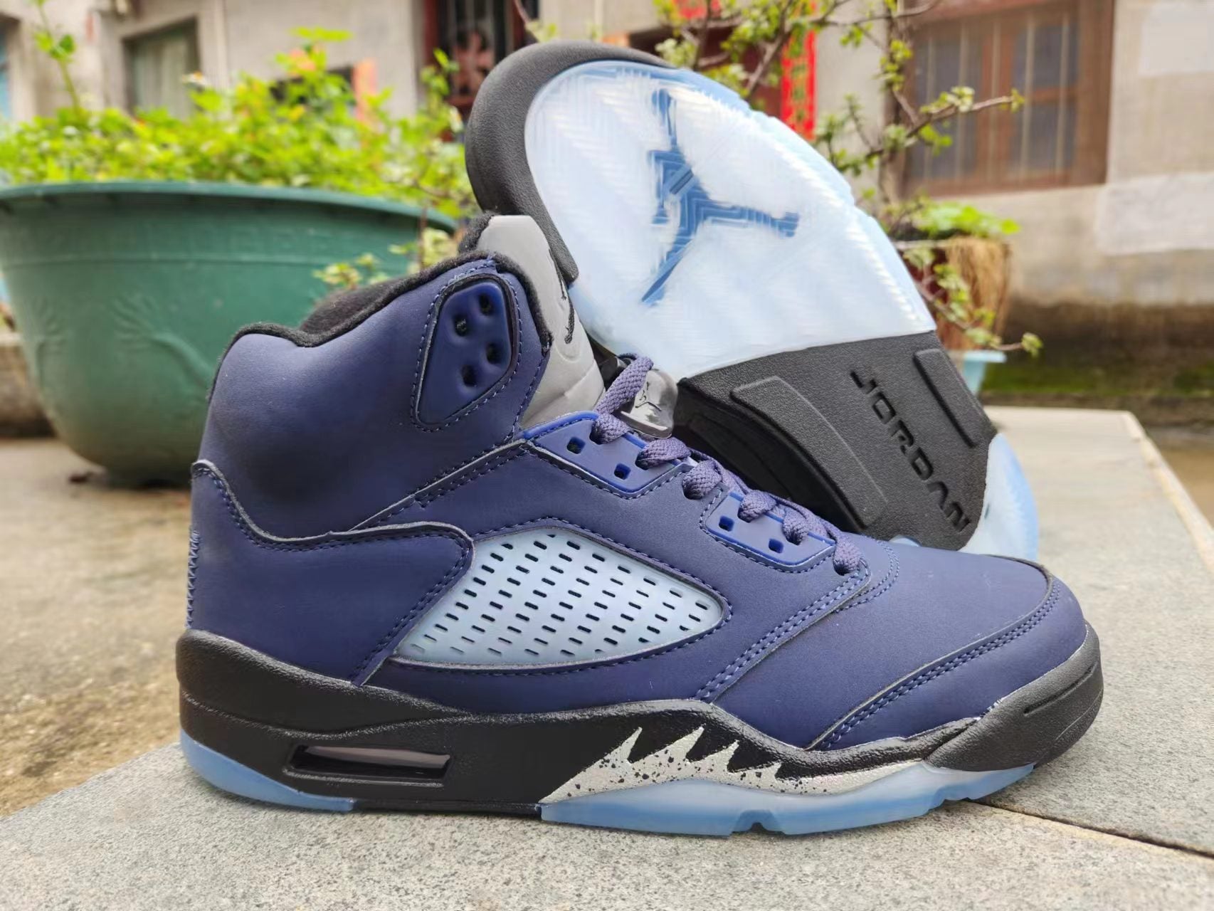 Jordan 5 Blue And - Black Unisex Streetwear Limited Edition - Elevate your sneaker collection with the Air Jordan 5 in a sleek navy blue and