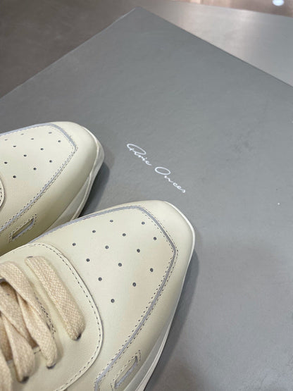 Two-Tone Modern Sneakers - White Unisex Streetwear Limited Edition - **Two-Tone Modern Sneakers** Step into contemporary style with these two-tone modern sneakers, designed to offer