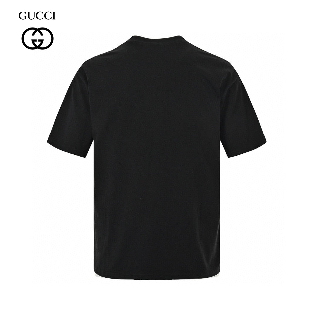Gucci Interlocking Gg T-shirt - Black Unisex Streetwear Limited Edition - <span>This Gucci t-shirt features a sleek black design with an interlocking GG logo in red