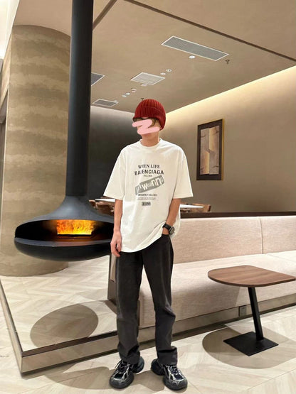 Camiseta Balenciaga - Logotipo en la espalda