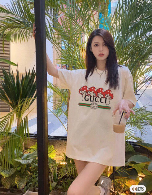 Camiseta Gucci con estampado de setas